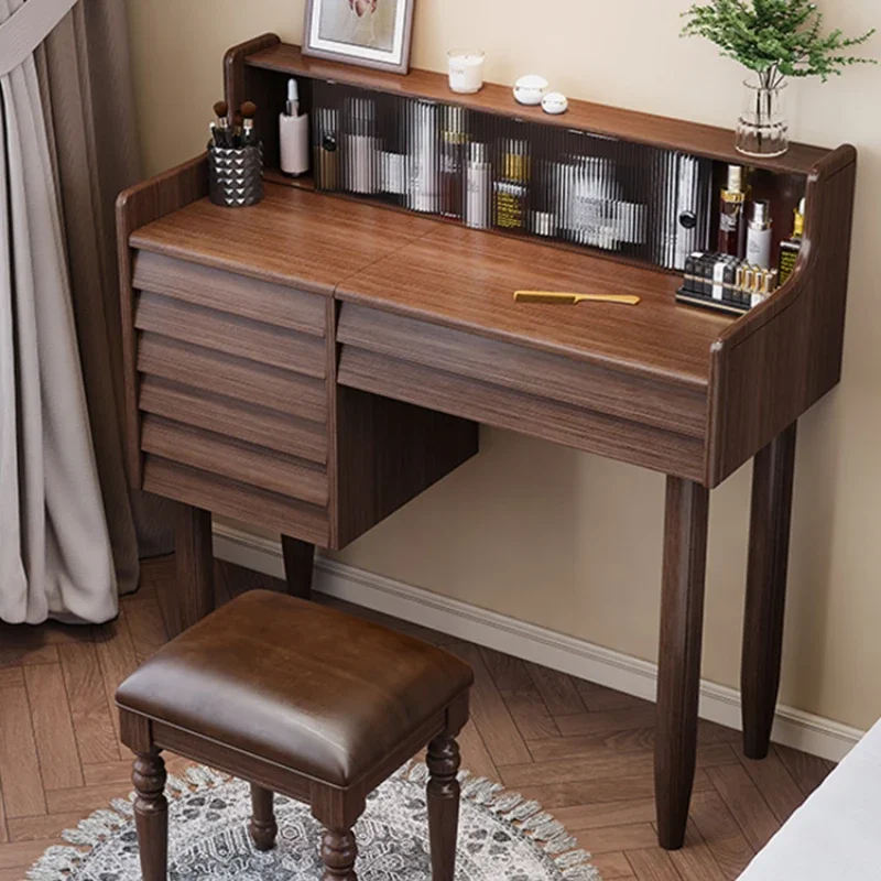 طاولة تخزين مع منفذ طاقة، كرسي - مراجعة Beauty Makeup Outlet وسعره